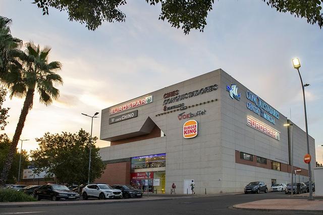 La fachada del Centro Comercial Conquistadores de Badajoz