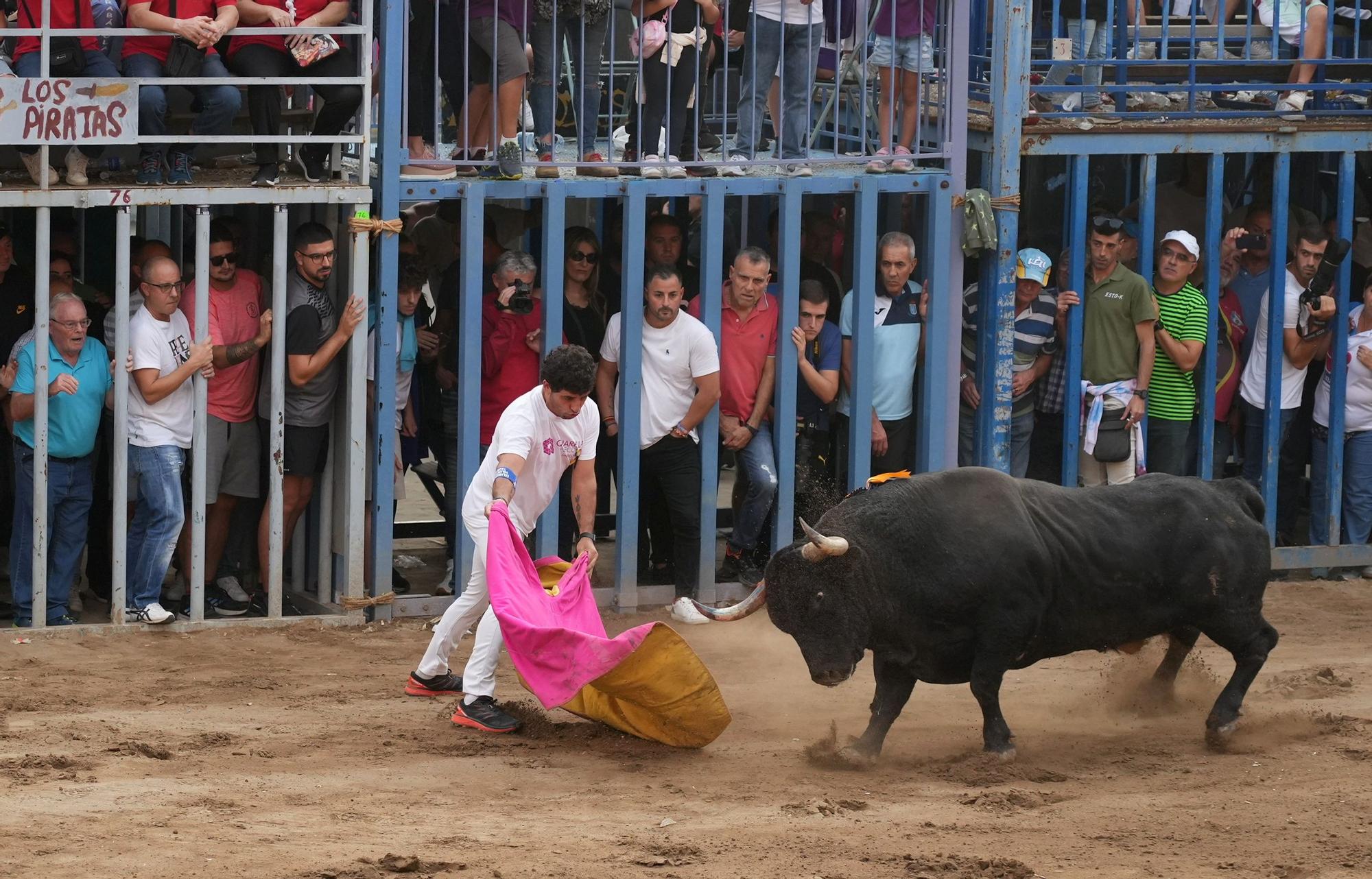 La tarde taurina del viernes de la Fira d'Onda, en imágenes