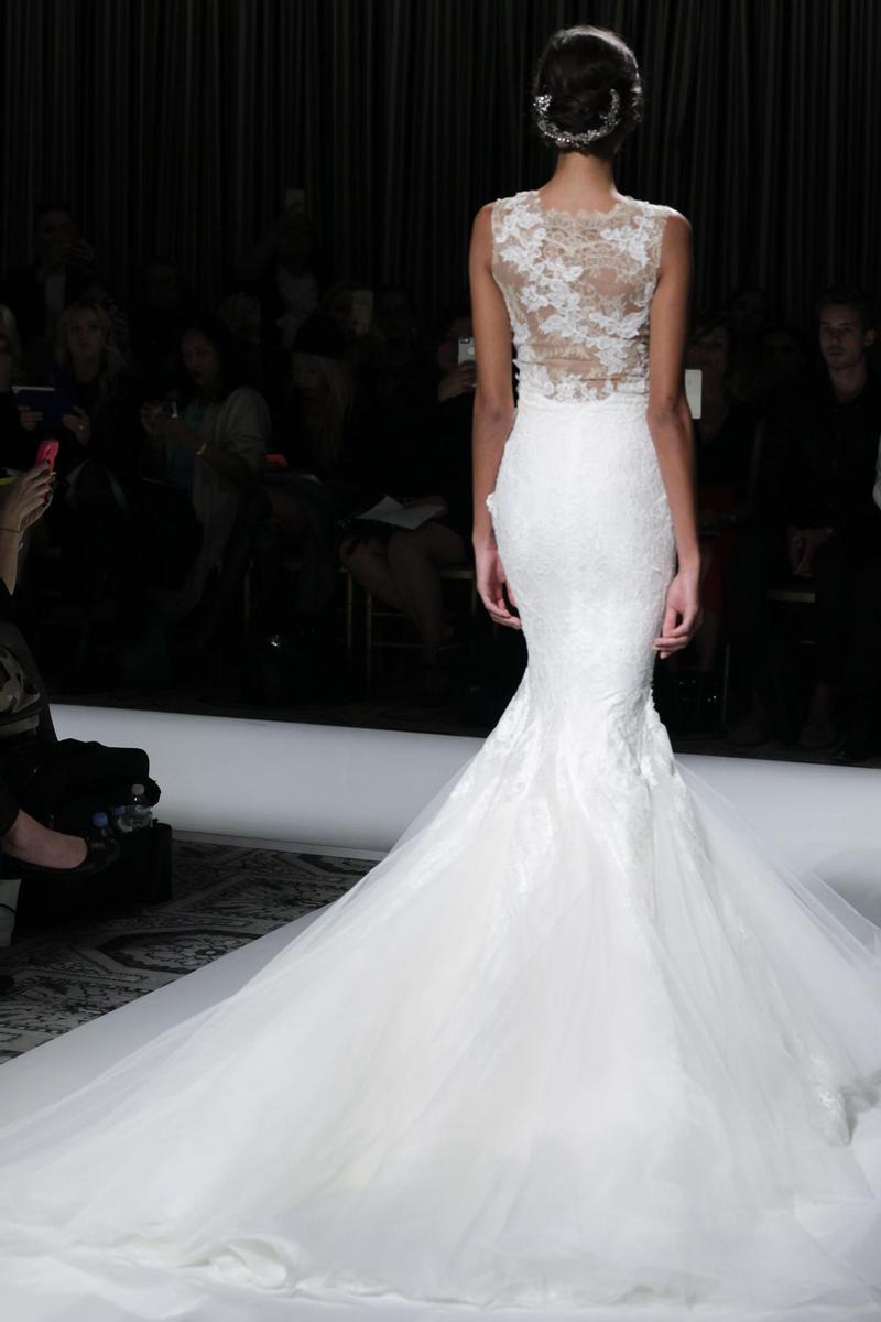 Pronovias New York Bridal Fashion Week 2015 vestido con cola