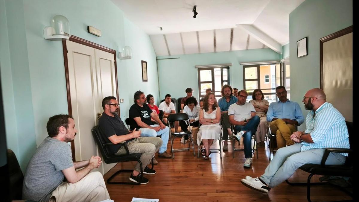 Un momento de la reunión celebrada este martes en el salón de plenos de Santa Eulalia de Oscos.