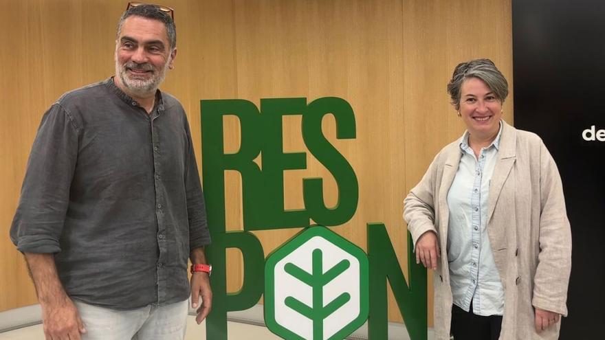 Eva Vilaverde y Demetrio Gómez, ayer, en la presentación de la actividad.
