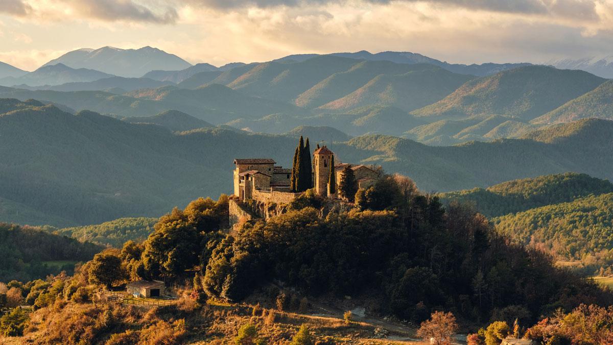 Castillo medieval disponible en Airbnb, en el Ripollès.