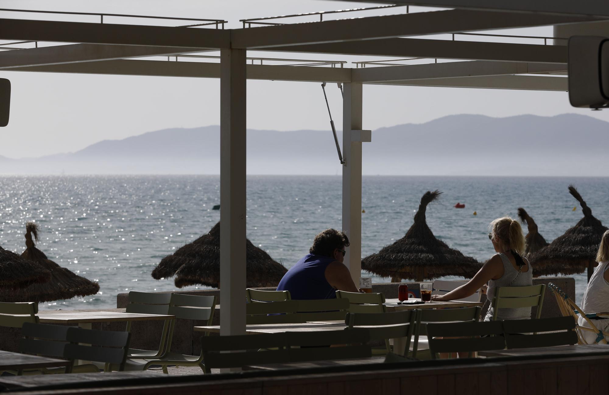 Sonne, Bier und Baden: So sieht es derzeit an der Playa de Palma auf Mallorca aus