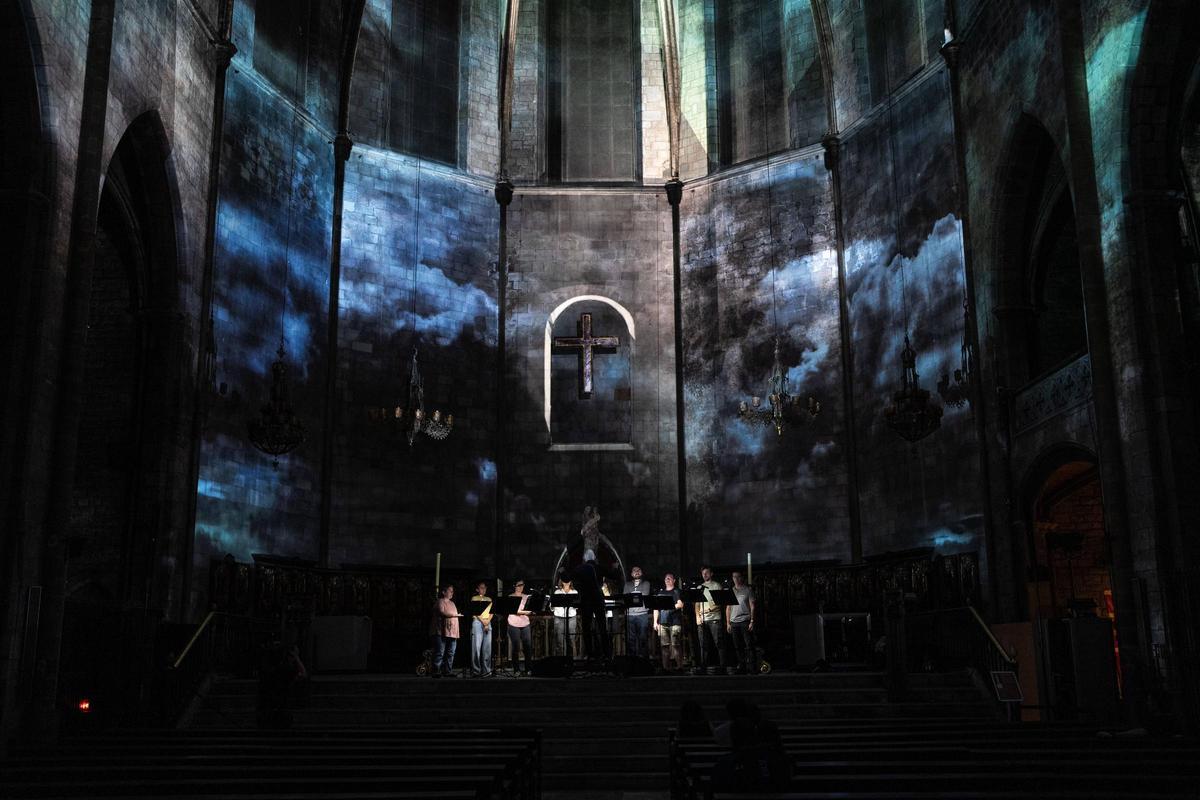 ‘LUMINISCENCE’, un espectáculo inmersivo de luz y música en Santa Maria del Pi