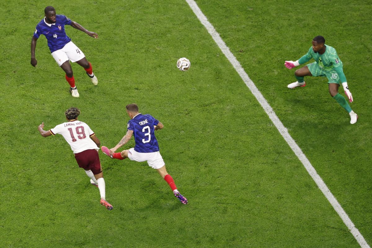 Lamine Yamal marca un gol a Francia que no subió al marcador por un fuera de juego previo.