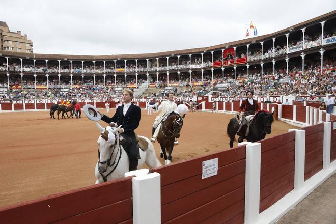 La corrida de rejones de la feria de Begoña, en imágenes