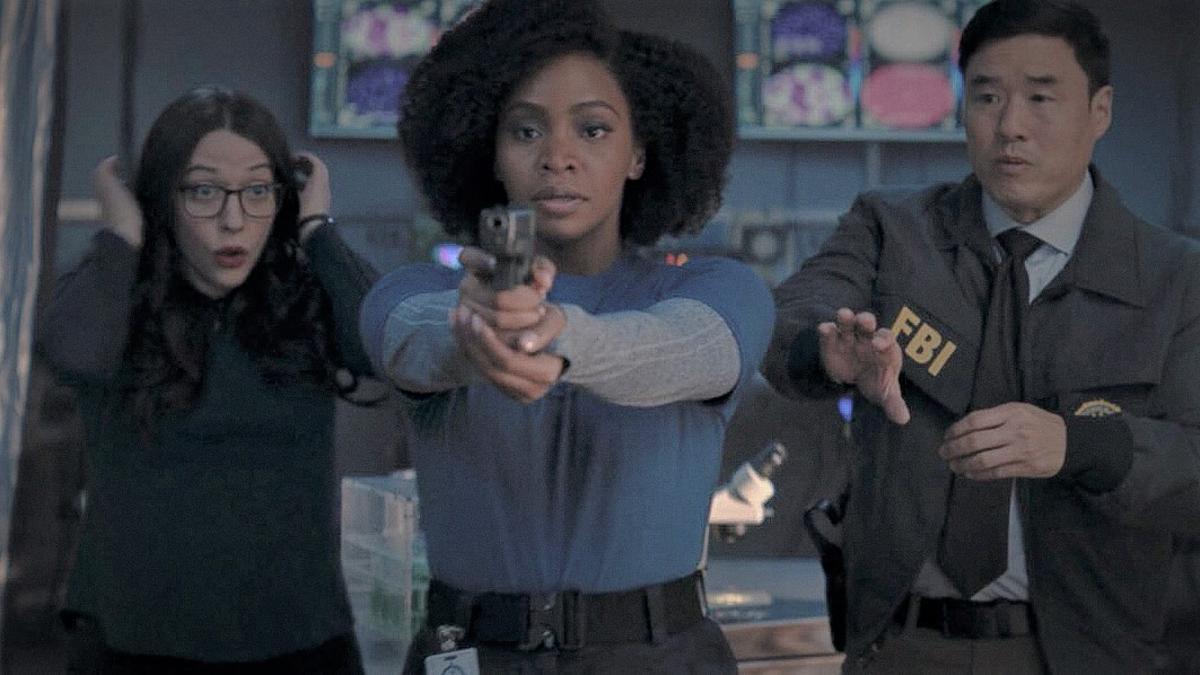 Darcy Lewis (Kat Dennings), Monica Rambeau (Teyonah Parris) y Jimmy Woo (Randall Park), en un fotograma de 'Bruja Escarlata y Visión'.