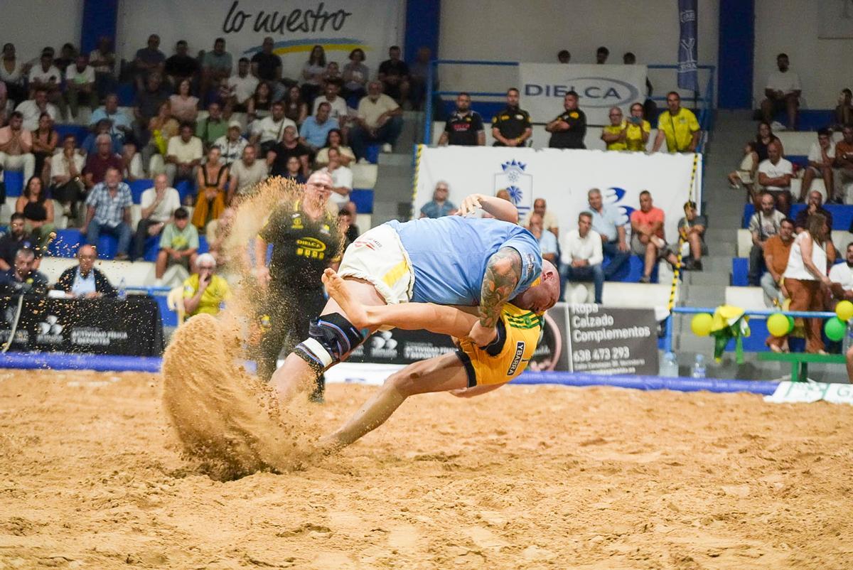 Torneo DIELCA de Lucha Corrida