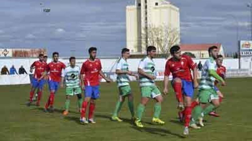 Un momento del encuentro entre Benavente y Coreses.