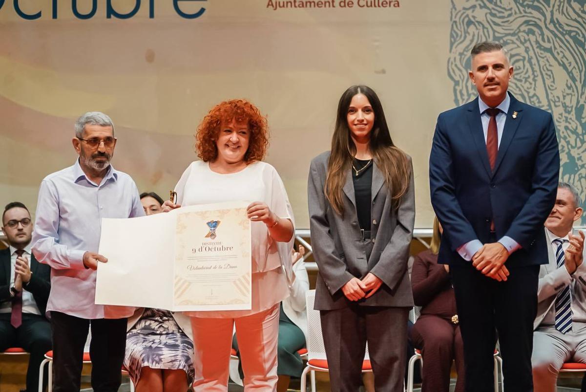 El colectivo de voluntarios de la dana recoge el premio en Cullera.