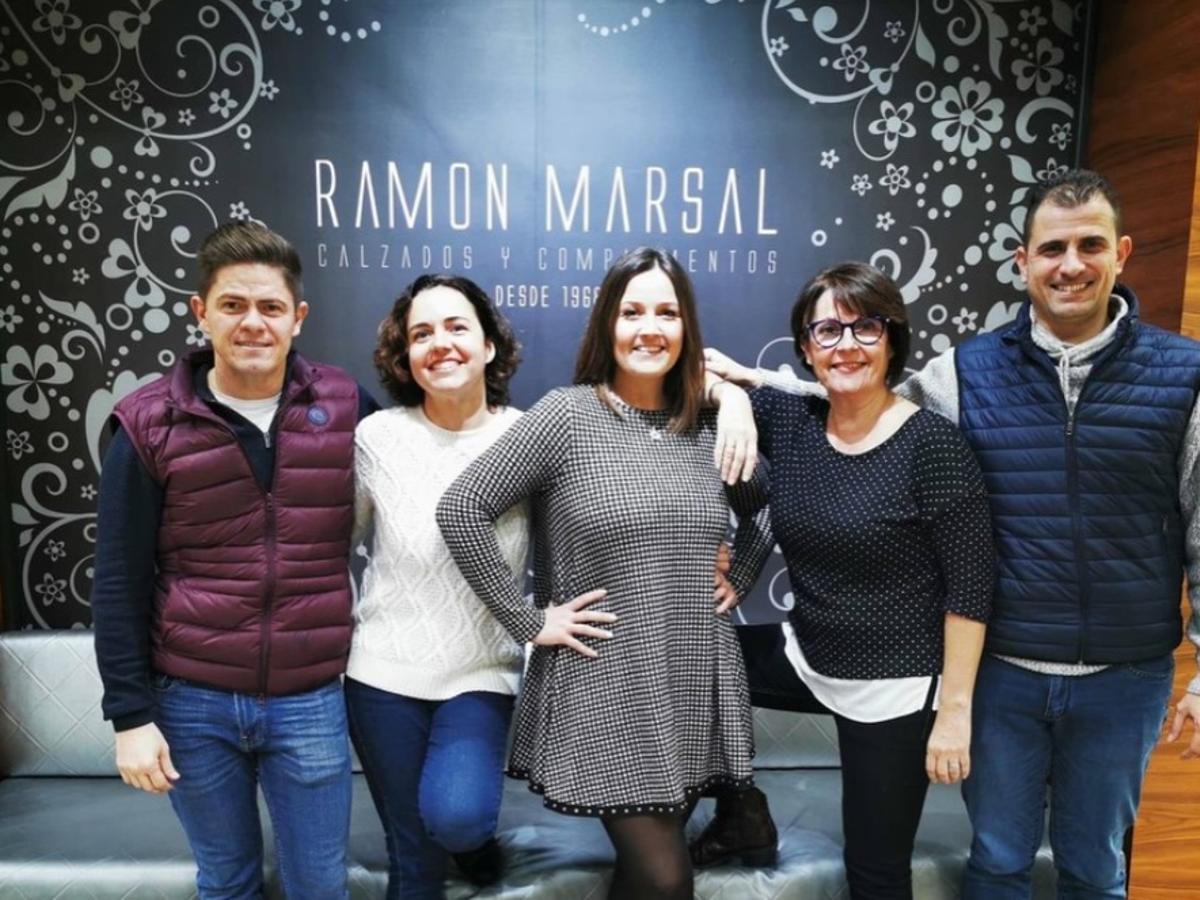 El trato amable y las sonrisas siempre han sido seña de identidad de esta zapatería