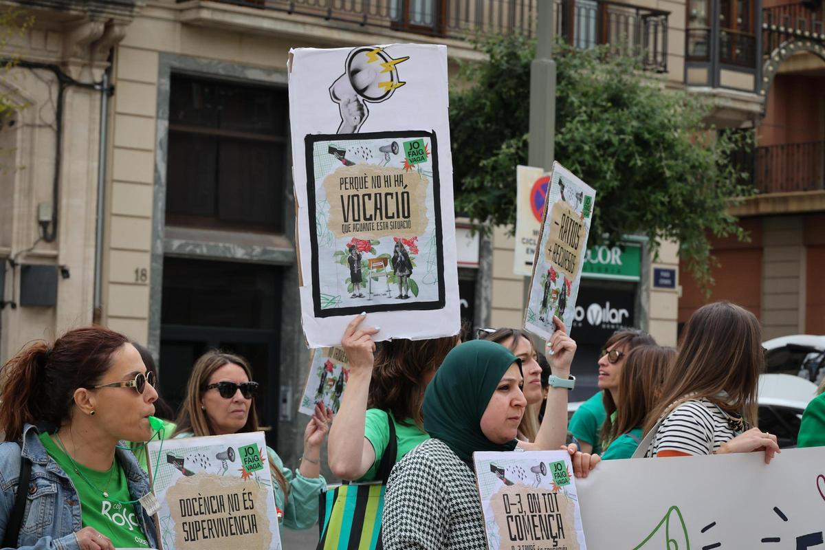 Imágenes de la concentración en Alcoy de la huelga educativa