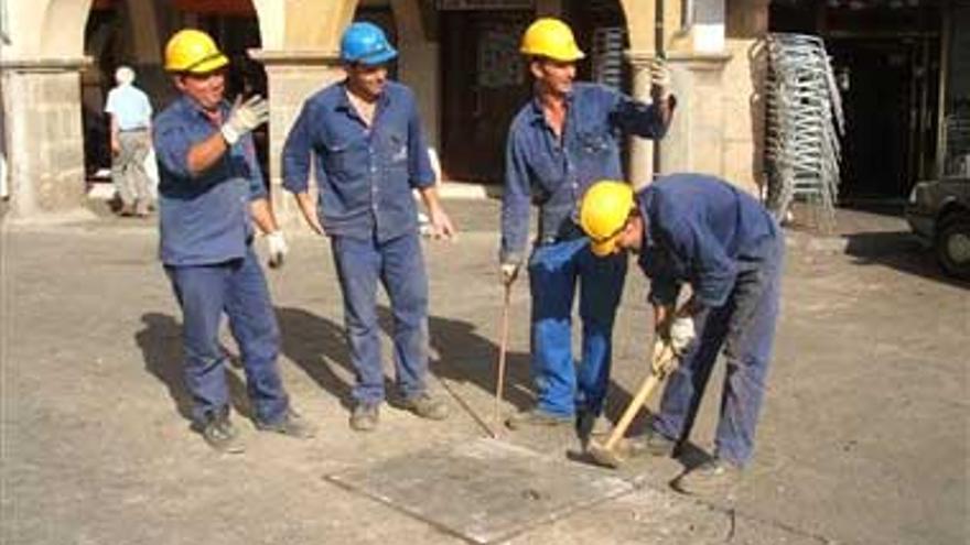 Reparan una avería eléctrica en la plaza