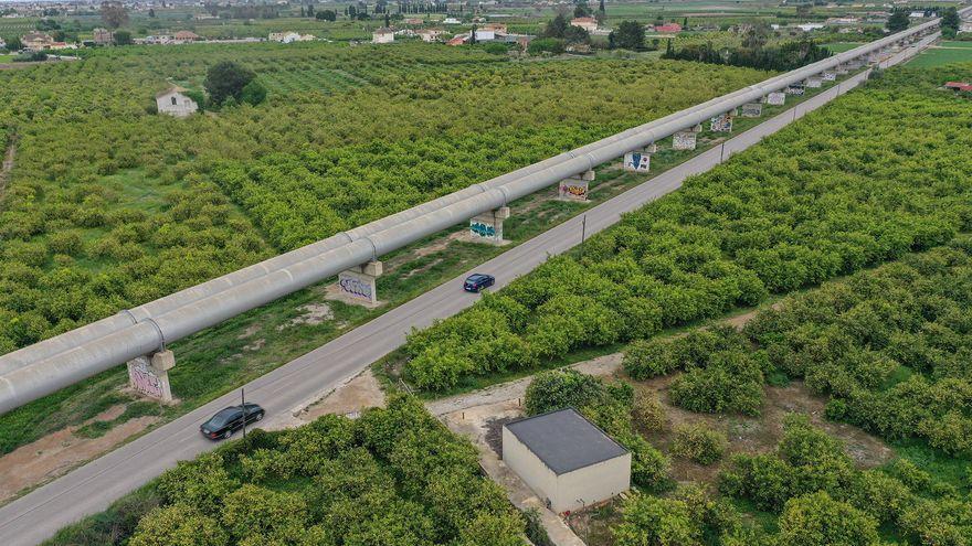 Paisaje hortícola alicantino alejado de la desértica zona sur en la frontera con Murcia.