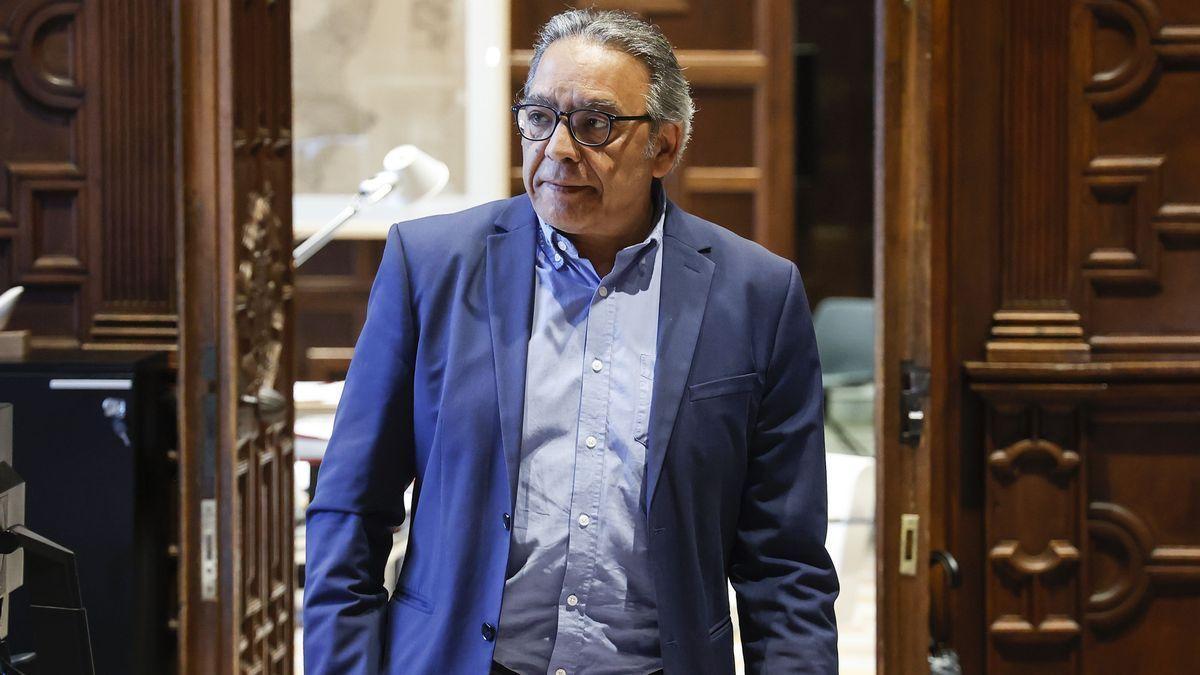 Manolo Mata deixa també el càrrec de número 2 de Ximo Puig en el PSPV-PSOE Manolo Mata deixa també el càrrec de número 2 de Ximo Puig en el PSPV-PSOE