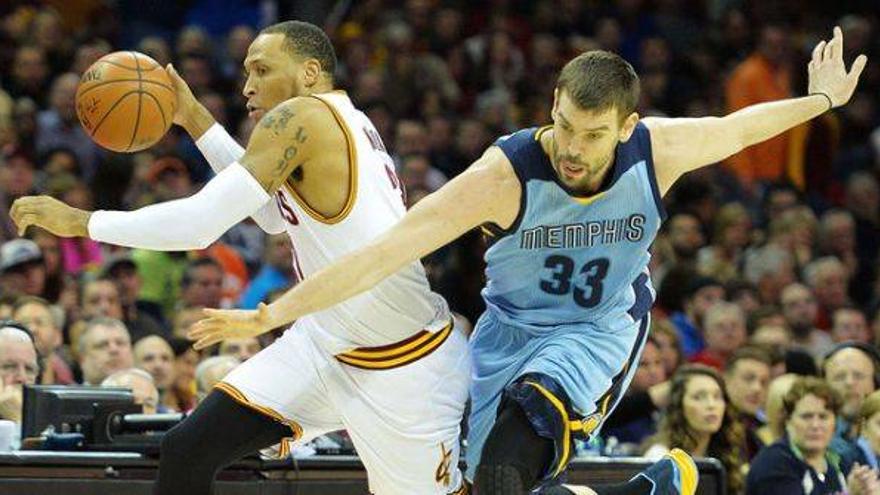 Marc Gasol tutea a LeBron James en la derrota de los Grizzlies ante los Cavaliers (105-91)