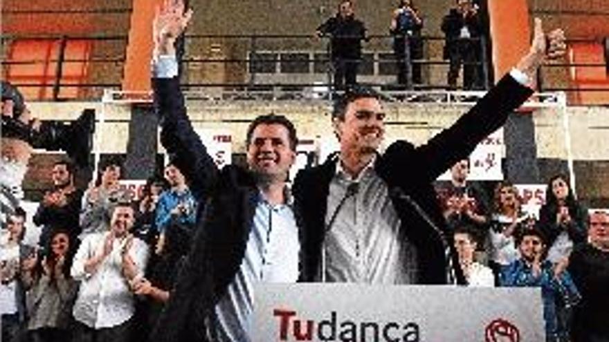 Pedro Sánchez i Luis Tudanca.