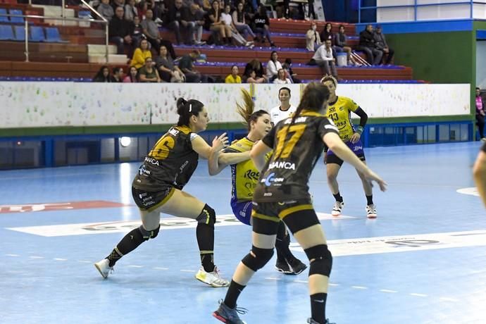 26-02-20 DEPORTES. PABELLON DE LAS REMUDAS. BARRIO DE LAS REMUDAS. TELDE. Partido de balonmano femenino entre el Remudas Rocasa y el Guardés disputado en Pabelloon Antonio Moreno del barrio teldense de Las Remudas.    Fotos: Juan Castro.  | 26/02/2020 | Fotógrafo: Juan Carlos Castro