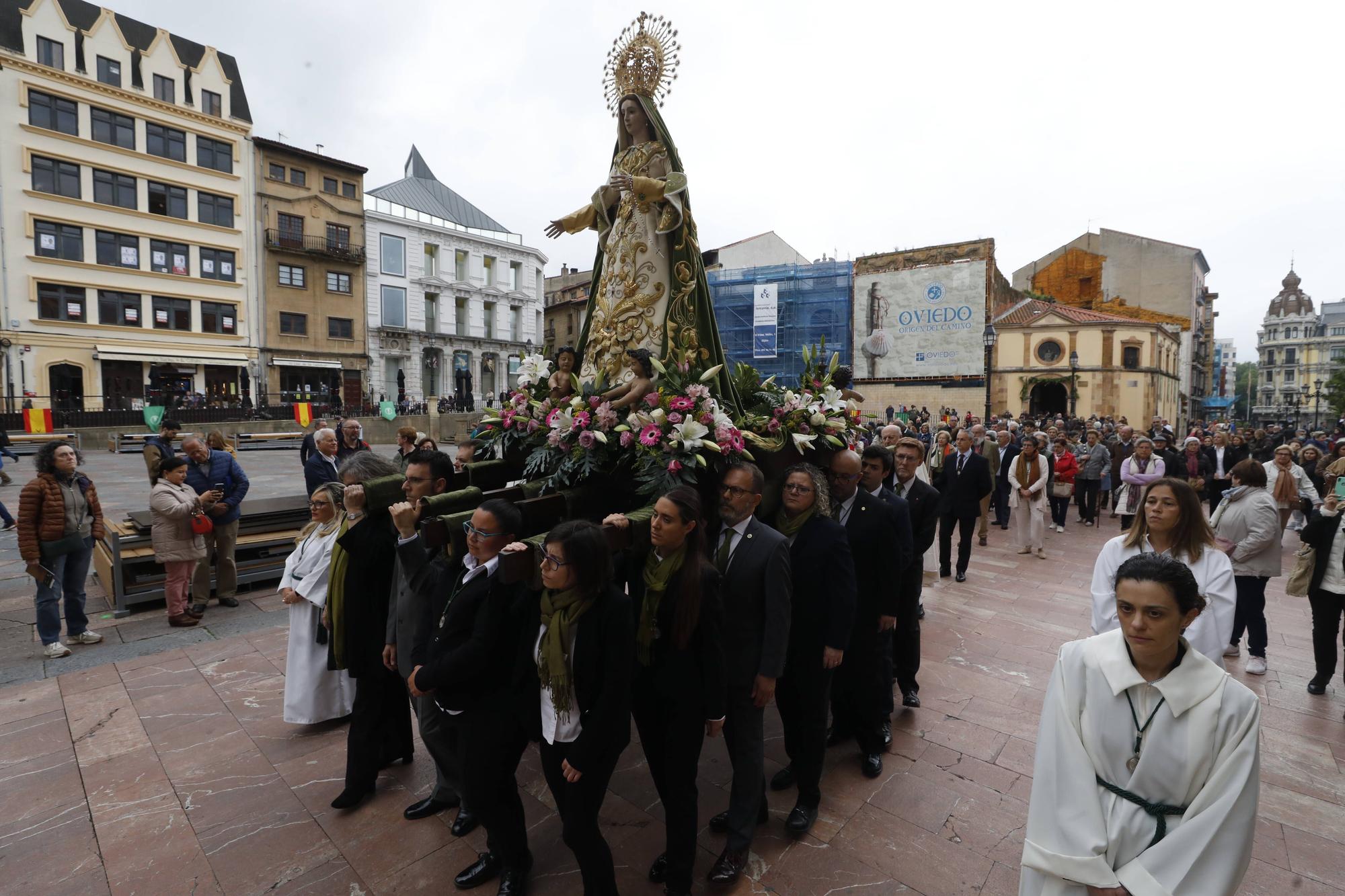 En imágenes: Procesión de la Balesquida en Oviedo