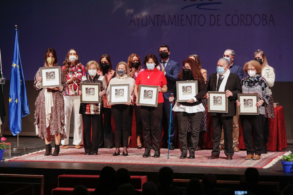 Homenaje a los cuidadores de los patios con motivo del centenario