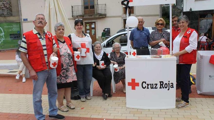 Cruz Roja de Luarca recauda 1.200 euros en el día de la banderita