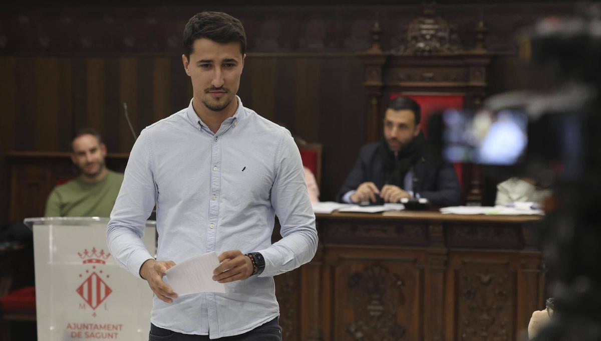 El concejal de Hacienda, Toni Iborra, en un reciente pleno de Sagunt.