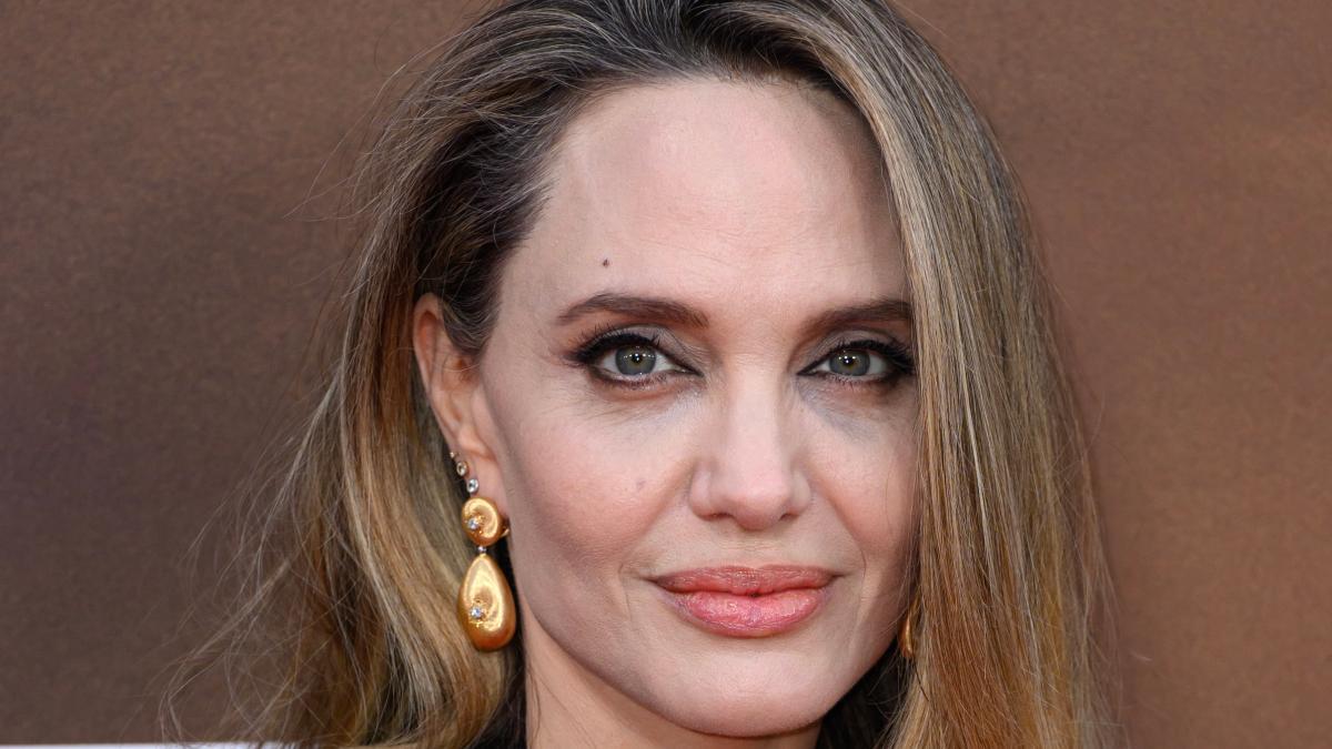 El traje de hombre está de moda, así lo ha declarado Angelina Jolie en la 'red carpet'