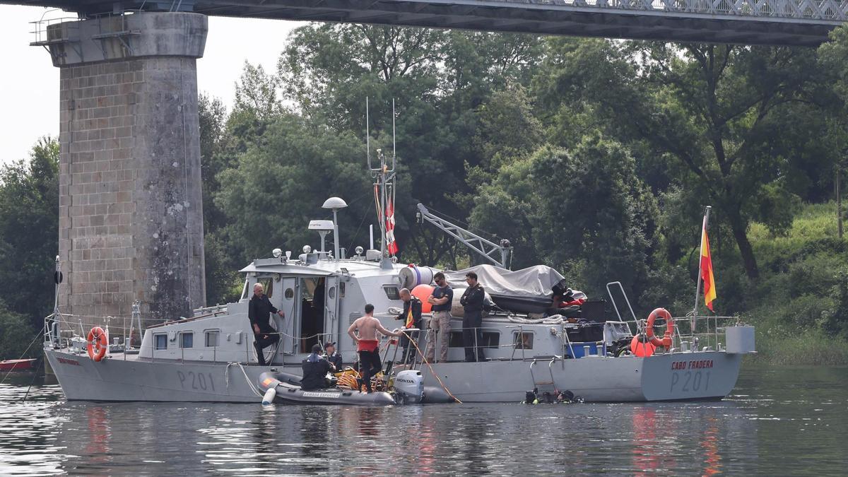 La Armada se despliega en el Miño para recuperar tres cadáveres en un simulacro