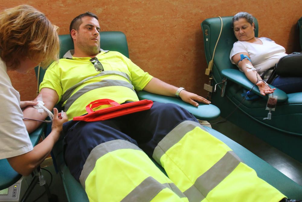 Los malagueños acuden a donar sangre tras el llamamiento del Centro Regional de Transfusión Sanguínea