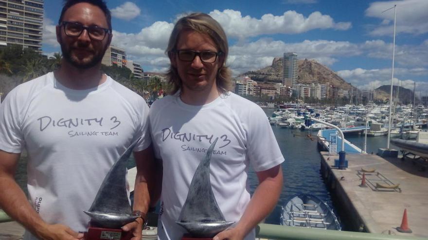 Tomás Lloréns y Héctor Domínguez tras recoger el premio como segundos de la prueba