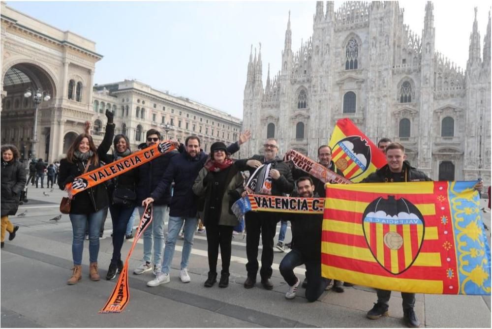 Búscate entre la afición del Valencia CF en Milán