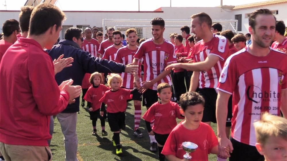 El Montesinos celebra el ascenso por todo lo alto