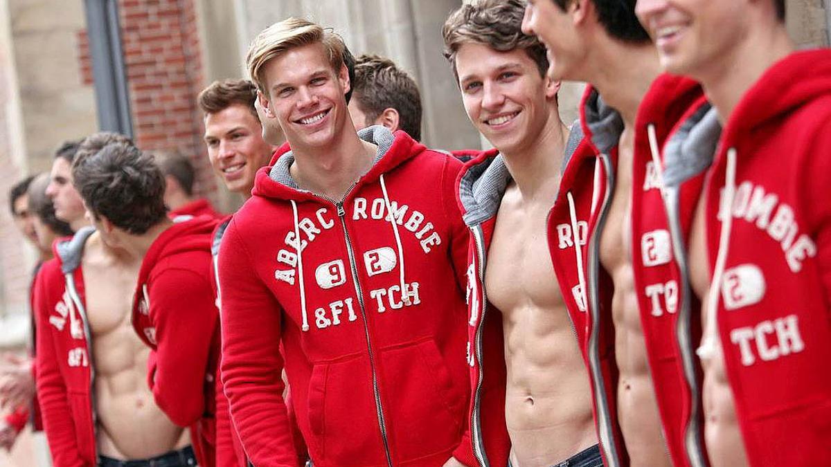 Abercrombie & Fitch: la cadena que va utilitzar forçuts blancs com a reclam i ho va pagar car