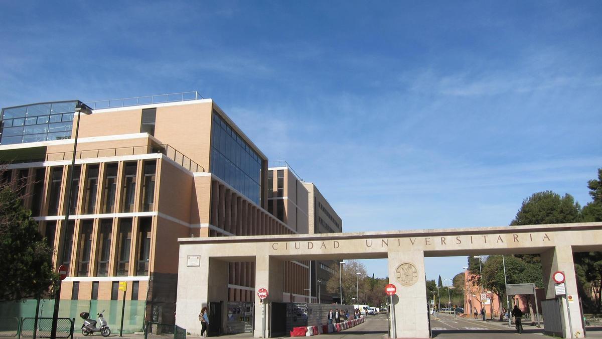 Entrada al campus de San Francisco de la Universidad de Zaragoza.