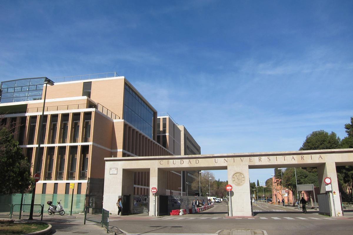 Entrada al campus de San Francisco de la Universidad de Zaragoza.
