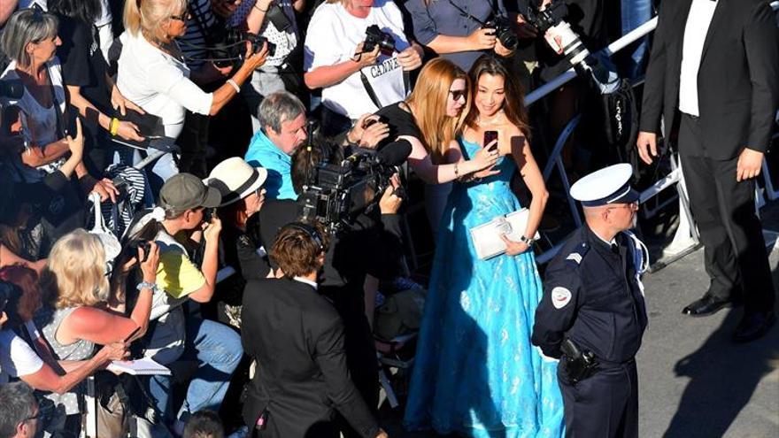 Cannes prohíbe los selfis en la alfombra roja