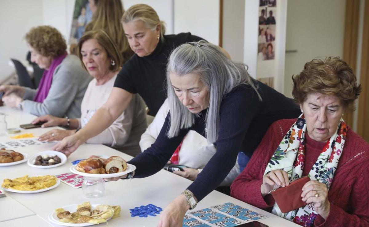 Las amigas de La Fresneda que le juegan la partida al paso del tiempo