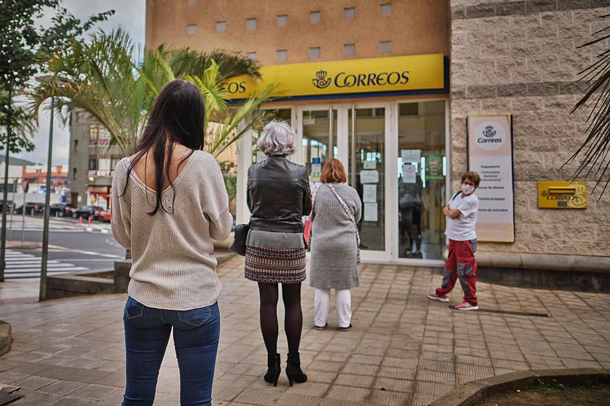 Los chicharreros ya pueden pagar sus impuestos en las oficinas de Correos
