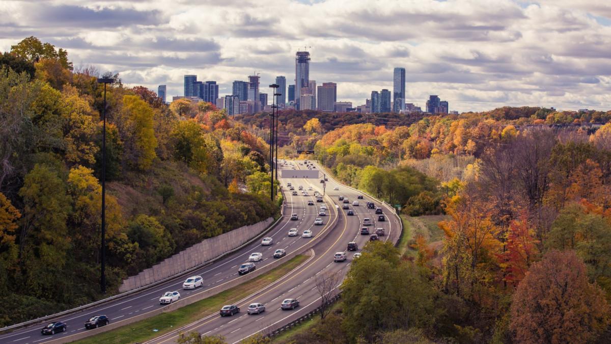 Las ventas de coches en octubre crecen un 16%.