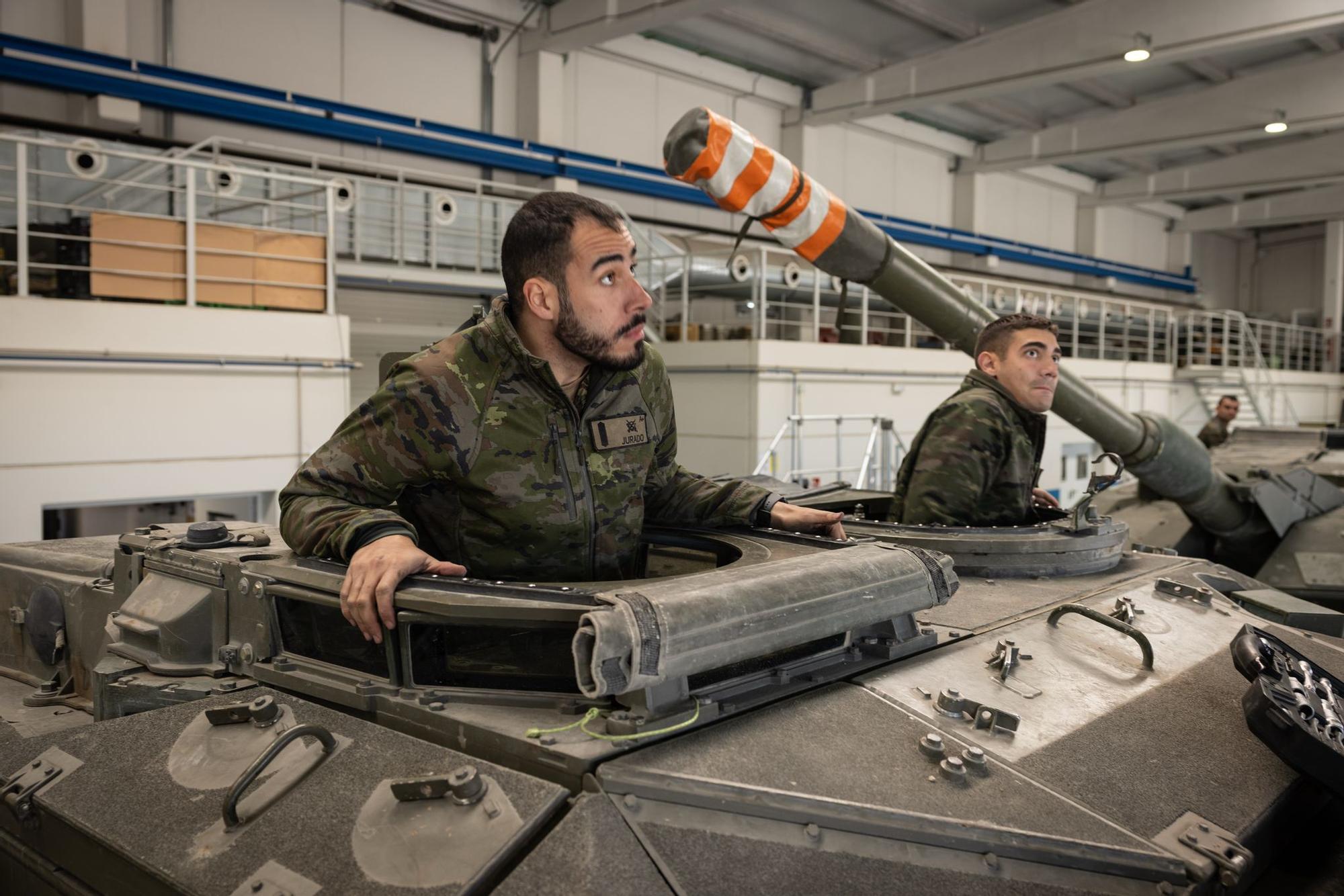 Felipe VI visita la brigada Aragón I en Zaragoza