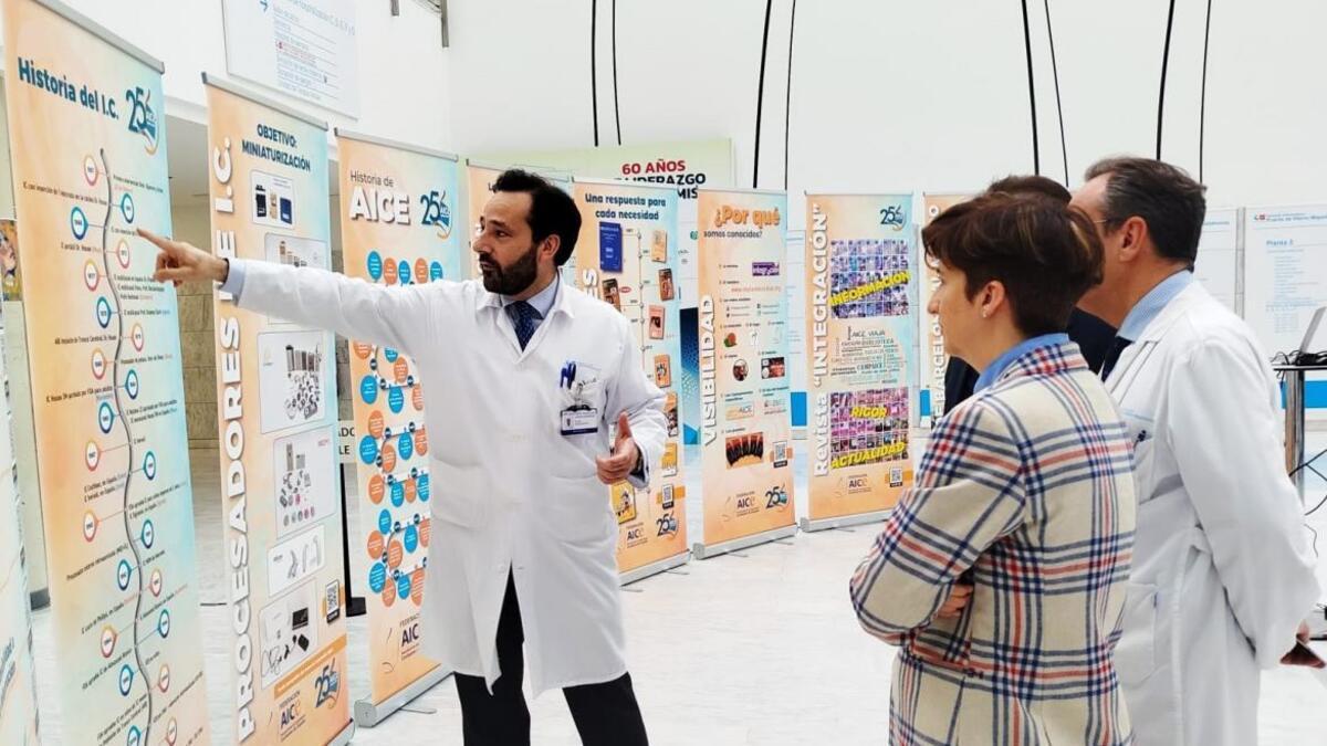 El Hospital público Puerta de Hierro Majadahonda acoge una exposición sobre la historia del implante coclear