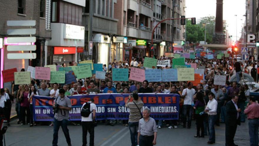 Miles de lorquinos se echan a la calle en el aniversario de los terremotos