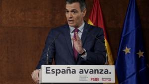 Pedro Sánchez y Yolanda Díaz firman el acuerdo de gobierno de coalición progresista.