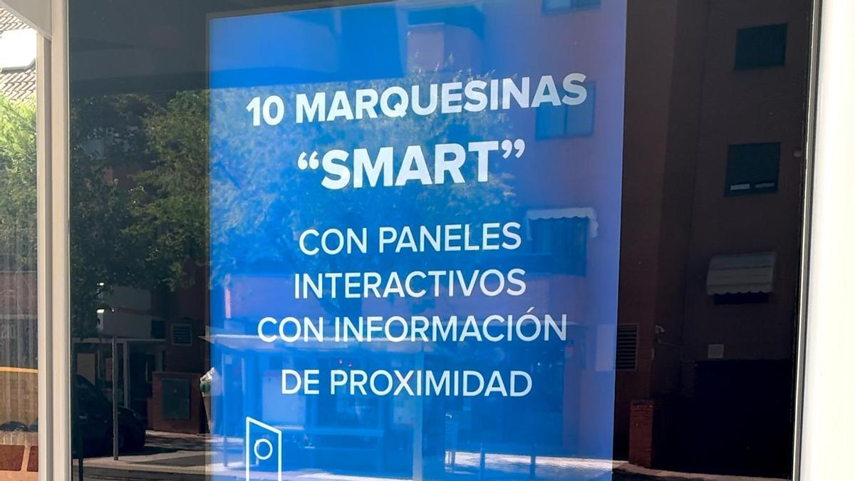 Una de las nuevas marquesinas 'smart'.
