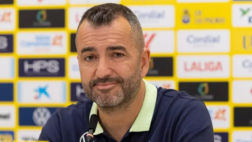 Diego Mart赤nez: "?Caso Olmo? Bastante tengo con jugar contra la Real Sociedad