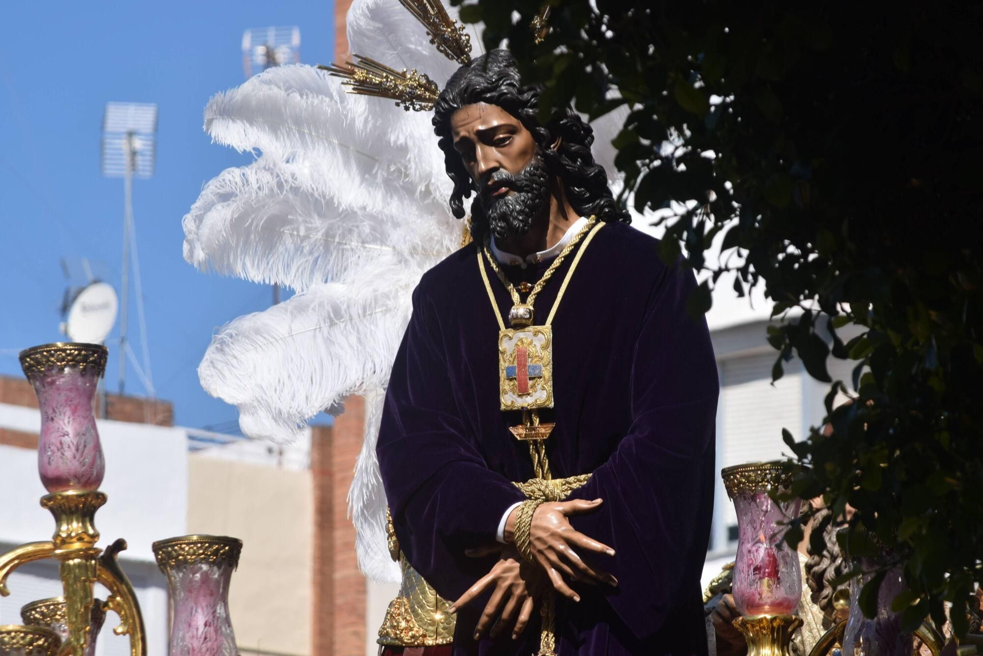 Ntro. Padre Jesús Cautivo y Rescatado de la Hermandad del Polígono San Pablo recorre las calles de su barrio de regreso a su parroquia el Miércoles Santo de 2025