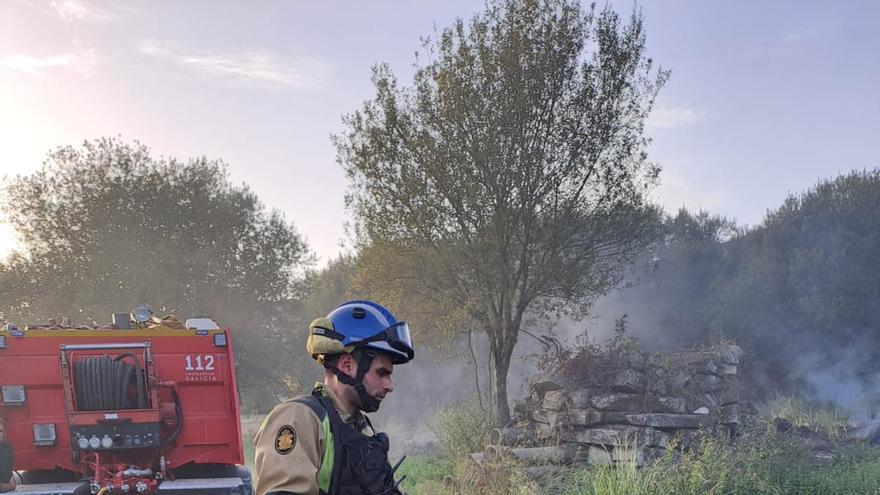 La Policía Autonómica esclarece dos incendios forestales en Ribeira y Rianxo
