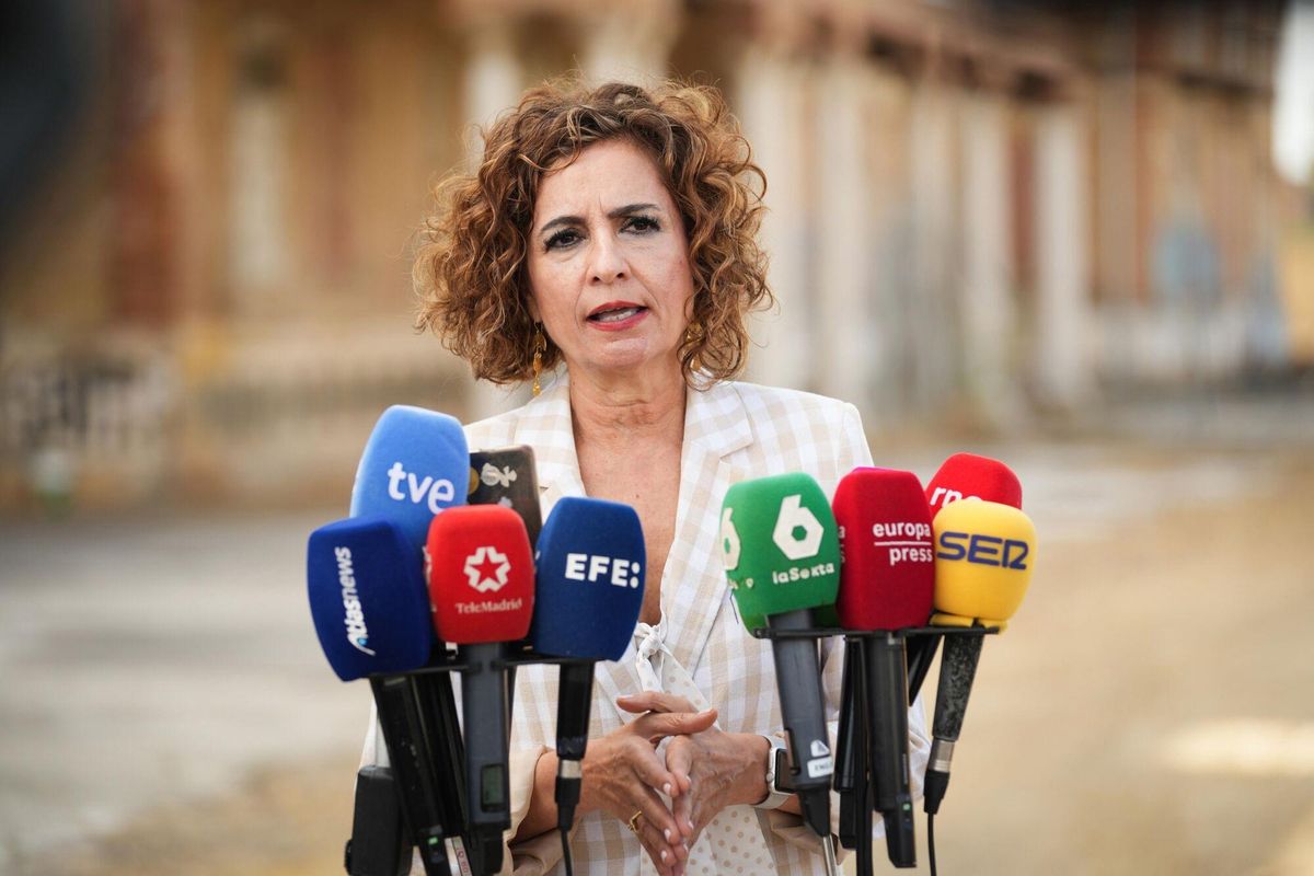Montero proposa «federalitzar la gestió tributària» per a totes les comunitats «per igual» i no només per a Catalunya Montero proposa «federalitzar la gestió tributària» per a totes les comunitats «per igual» i no només per a Catalunya