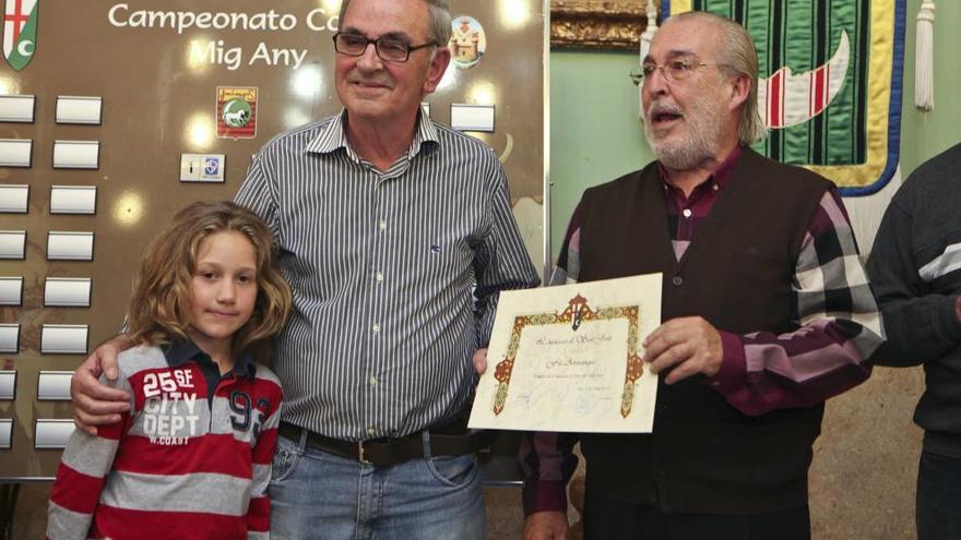 El equipo ganador del campeonato de Cotos con el Sant Jordiet