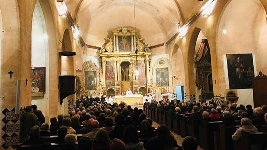 La iglesia del convento de Campos reabre al fin al culto tras casi diez años cerrada